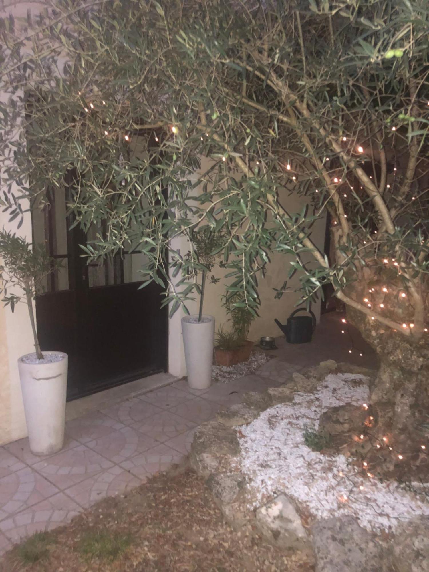 Une Ferme En Ville Bron Bagian luar foto